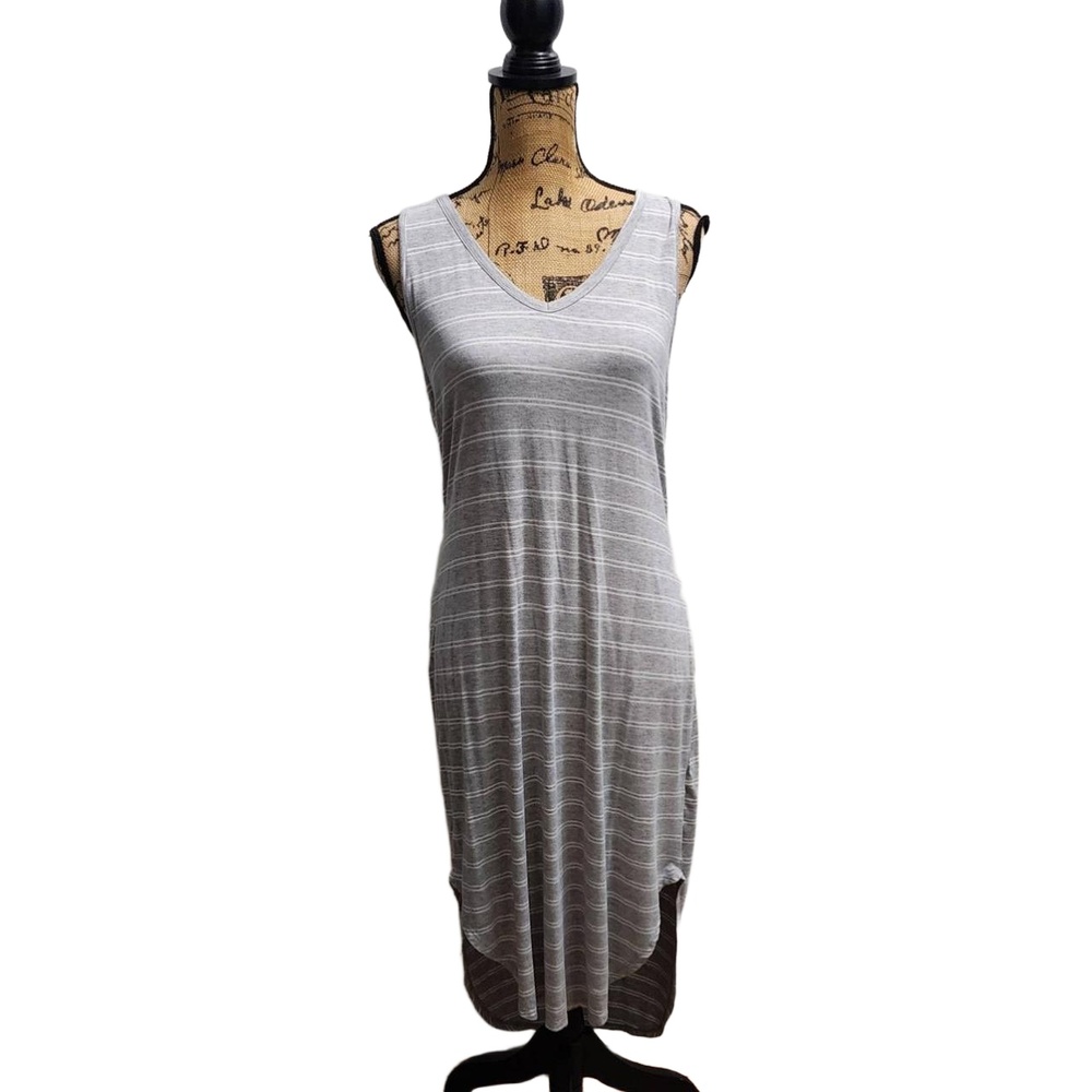 OLIVE+OAK Dress Womens Size Large Blue Striped Sleeveless‎ VNeck Modern Summer